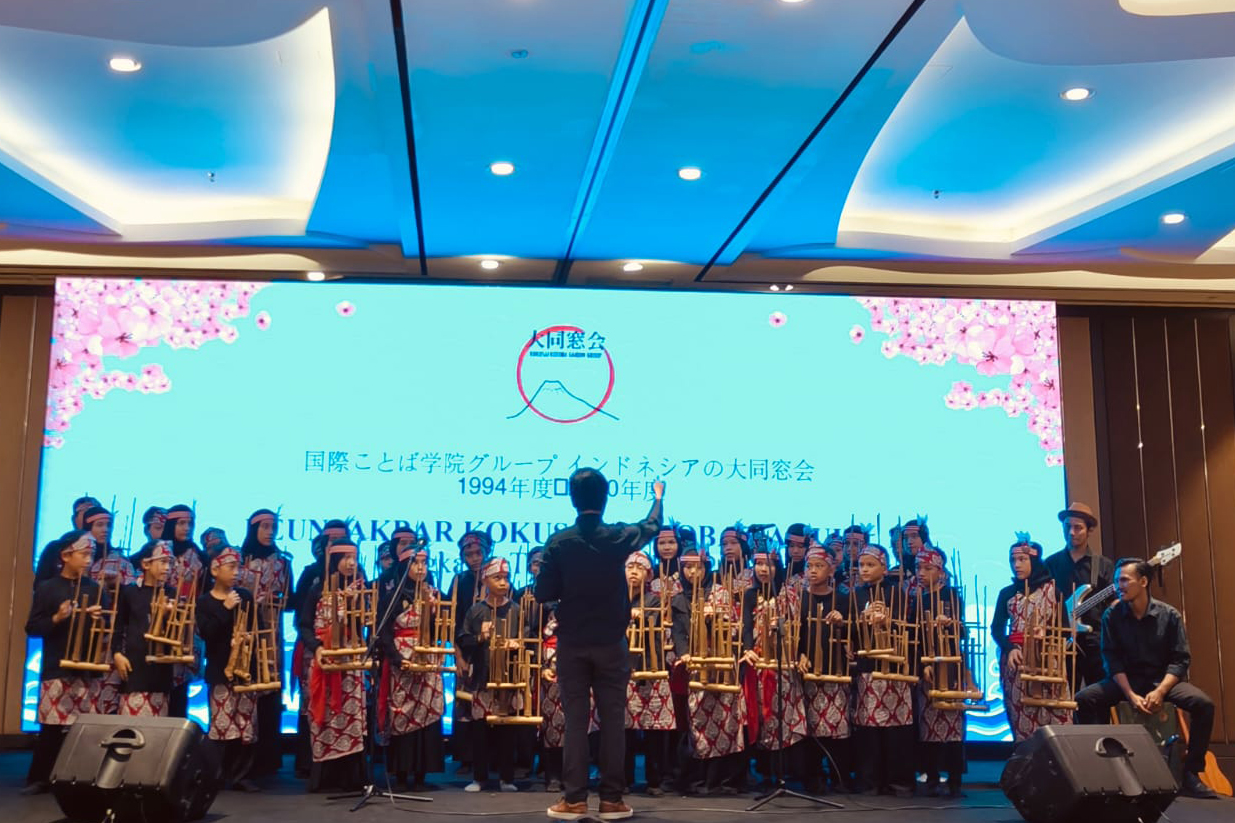 Penampilan Angklung Siswa-siswi Al Lathif Islamic School Memukau Penonton di Acara Reuni Alumni Kokusai Kotoba Gakuin Jepang